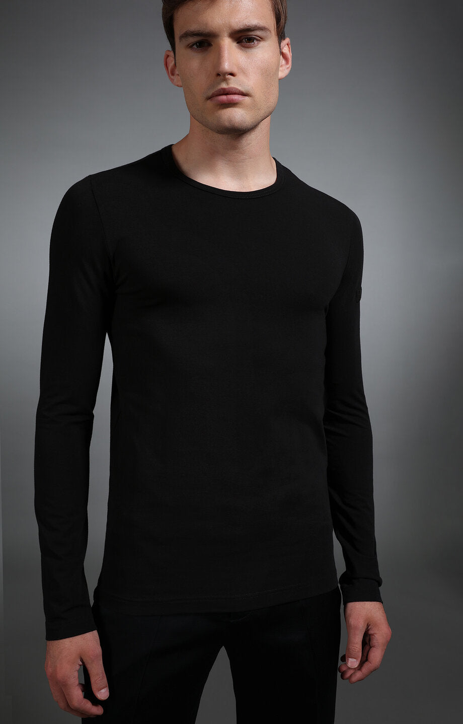 BLACK FULL SLEEVE